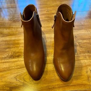 NWOT Frye Judith Ankle Boots